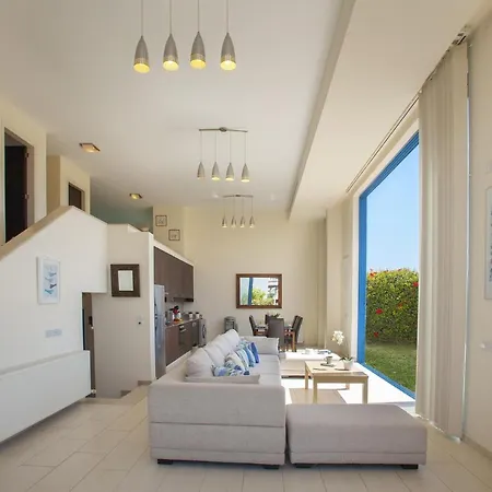 You And Your Family Will Love This Seafront Villa, 1540 Πρωταράς