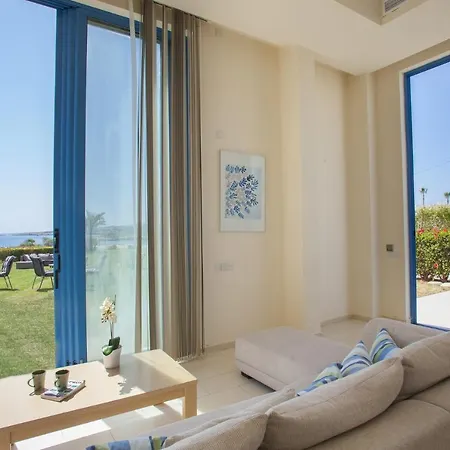 You And Your Family Will Love This Seafront Villa, 1540 Βίλα Πρωταράς