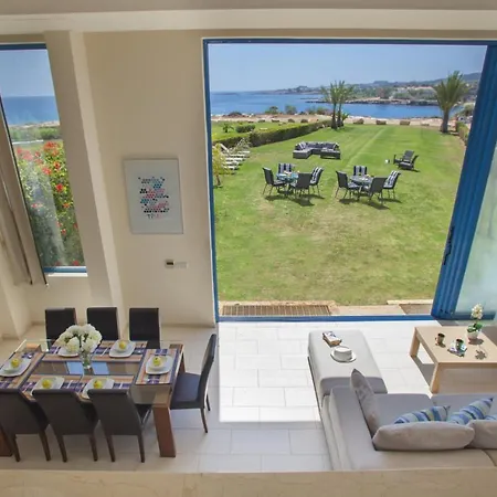 Villa You And Your Family Will Love This Seafront Villa, 1540 *