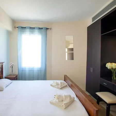 Villa You And Your Family Will Love This Seafront Villa, 1540 Protaras