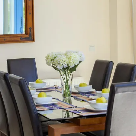 Villa You And Your Family Will Love This Seafront Villa, 1540