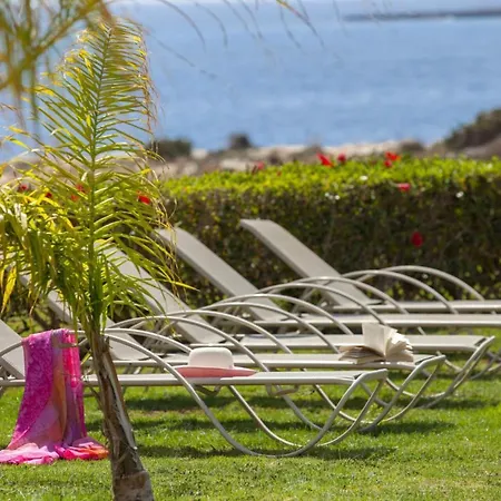 You And Your Family Will Love This Seafront Villa, 1540 Villa *