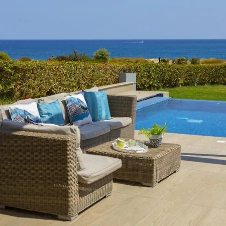 You And Your Family Will Love This Seafront Villa, 1540 ヴィラ プロタラス