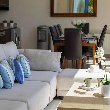 You And Your Family Will Love This Seafront Villa, 1540 プロタラス